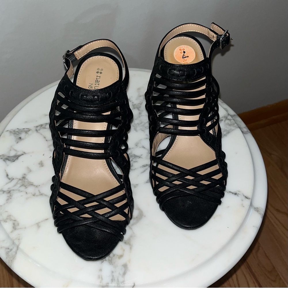 Naturalizer Black Strappy Sandal With Chunky Heel Size 7W